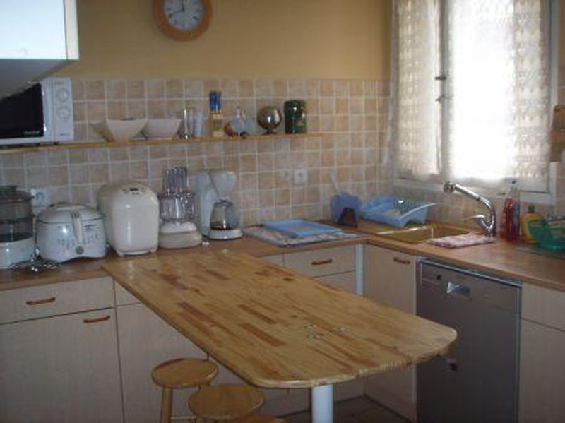 Vente      VITROLLES PROCHE COMMERCE APPARTEMENT T3/4 LOUE JUSQU'EN MARS 2009